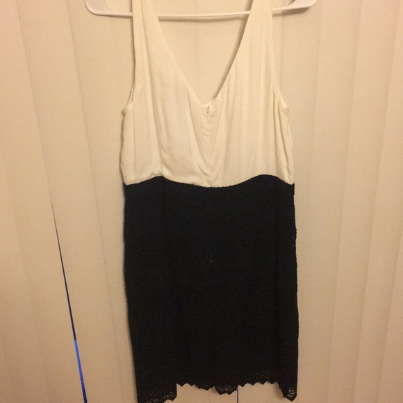 Black and White Loft Dress - Picture 4 of 4